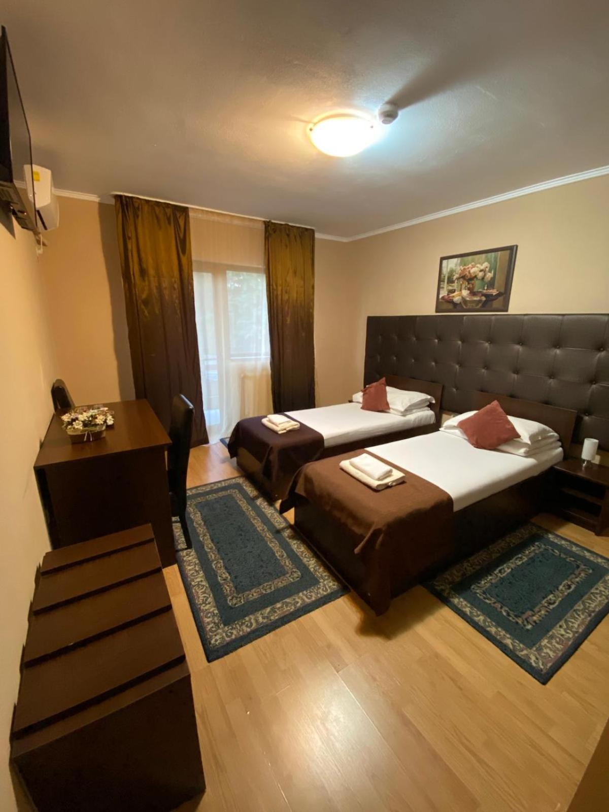 Hanul Lui Bogdan Economy Inn Făget Esterno foto